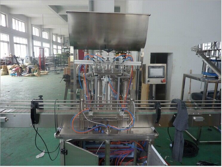 Mesin Pengisian Inline 4 Nozzles Mesin Pengisian Cairan Overflow Otomatis Pengisi Botol Cairan Untuk Jus Minuman