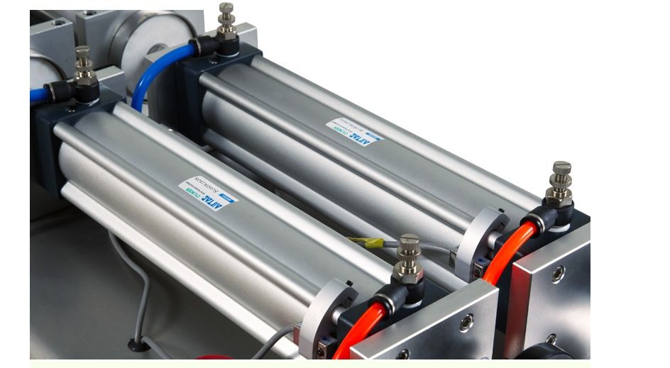 Mesin Pengisi Cairan Minuman Ringan/Mesin Pengisi Air Tipe Piston Presisi Tinggi