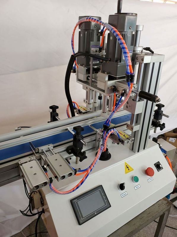 Penjualan Langsung Pabrik Desain Baru Mesin Capping Semprot Pemicu Otomatis Meja Pneumatik Mesin Capping Botol Plastik Jar