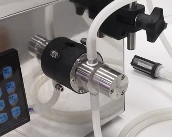 Mesin Penuh Pompa Magnetik Semi Otomatis Sedikit Tahan Korosi Penuh Dispenser Agen Air Alkohol