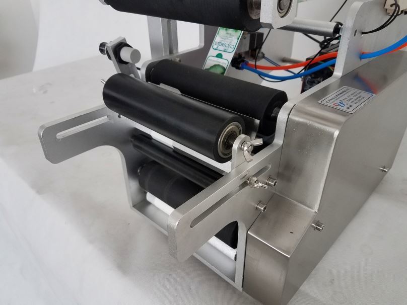 LT-80D Pneumatic Round Bottle Labeling Machine with 220V/110V Power 25-50 Pieces/Min for 15-120 mm Diameter Bottles